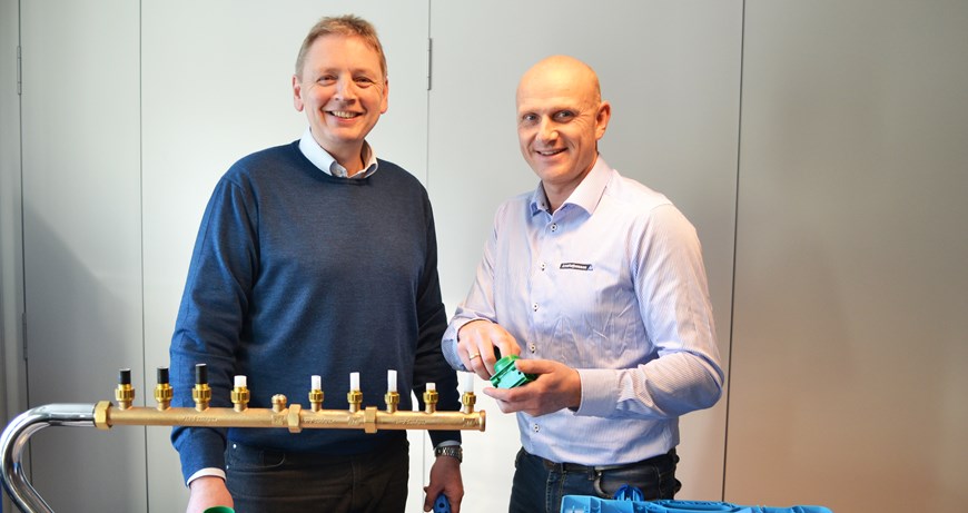 Fra venstre: Adm. dir. Kjell Bernt Kalland med Produktsjef for varme og sanitær, Kenneth Riisa.